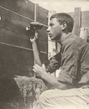 Раевский наблюдает за сусликами в Ставрополье, 1930