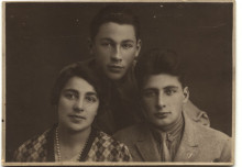 Вадим Вадимович с сестрой Ольгой и братом Сергеем