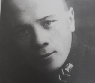 Охотовед Евгений Сергеевич Жбанов до войны, с ноября 1937 года, работал в Кондинском и Березовском районных отделениях Заготпушнины, в Ханты-Мансийской окружной конторе «Заготживсырье», в Сургутском райпотребсоюзе. 